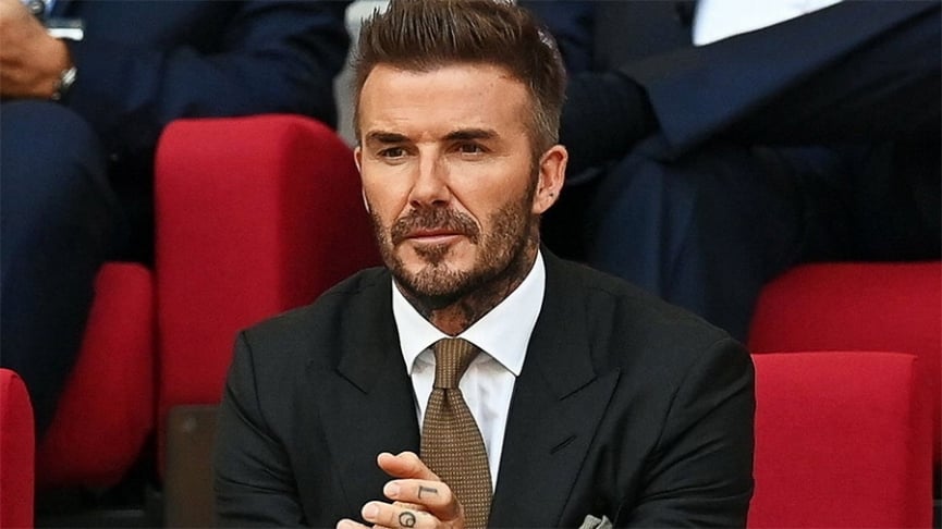 此图片的alt属性为空;文件名为cuc-nong-david-beckham-sap-mua-lai-mu-222157.jpg