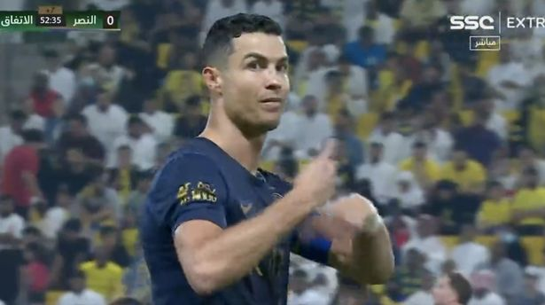 Cristiano Ronaldo ra lệnh đuổi trọng tài (ảnh Kubet)