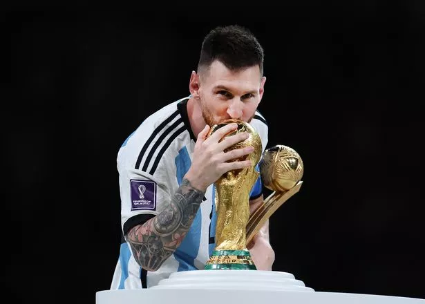 Lionel Messi được yêu thích giành Quả bóng vàng 2023 sau khi dẫn dắt Argentina đến vinh quang World Cup một cách ngoạn mục tại Qatar (Ảnh Kubet)