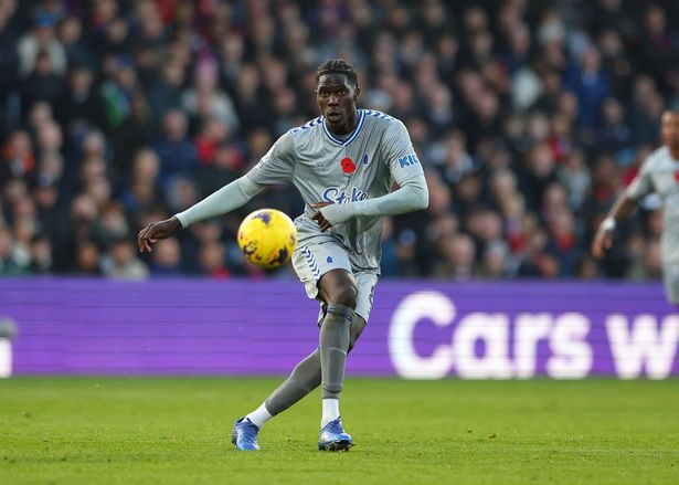 Everton sẽ hy vọng Amadou Onana đủ sức để đối đầu với Manchester United (Ảnh Kubet)