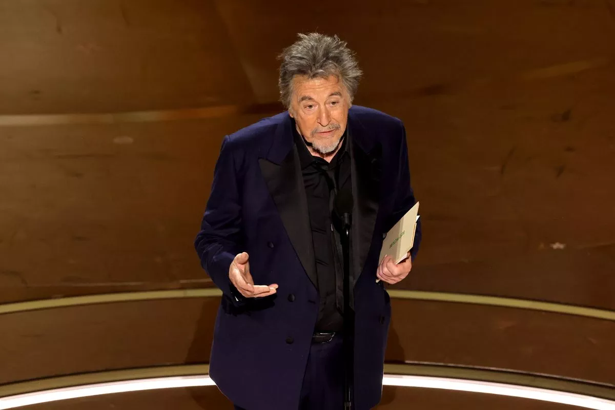 Al Pacino lần đầu tiên được phát hiện kể từ khi xin lỗi vì sai lầm khó xử ở giải Oscar-Kubet